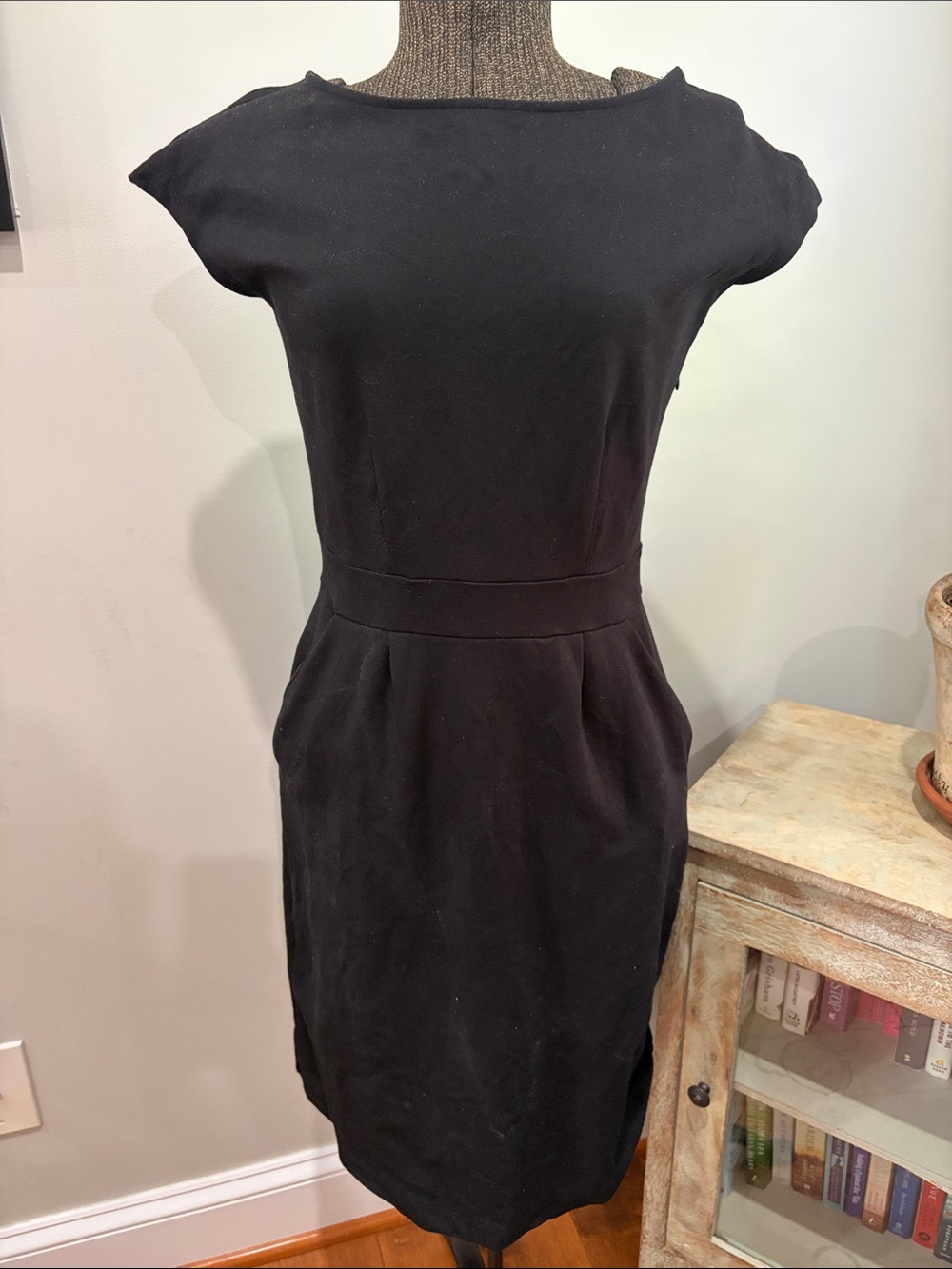 Quince Ultra-Stretch Ponte Cap Sleeve Sheath Dress - Black - Size S